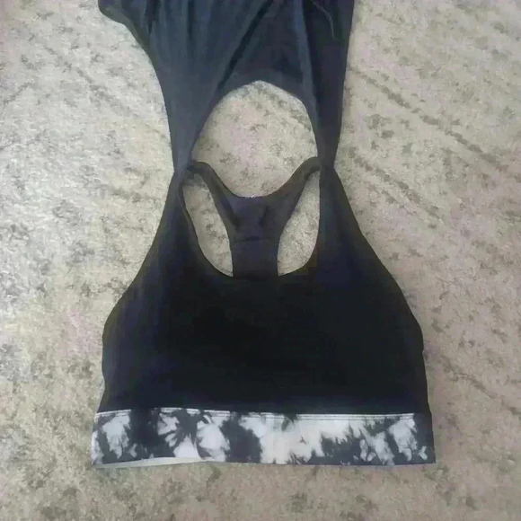 Fabletics Womens Black and White Eco-Conscious Built-In Bra Tank S - Picture 8 of 15